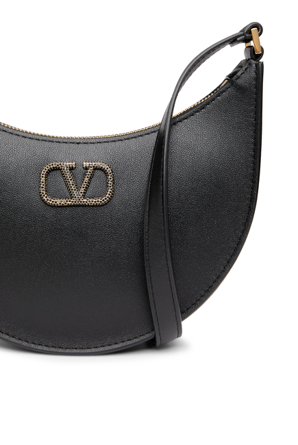 حقيبة صغيرة بشعار الماركة V